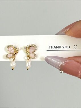 Gold Pearl Drop Earrings with shell Accent - White Pearls